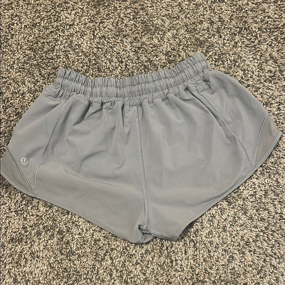 Hotty Hot 2.5” size 4 low rise Lululemon Athletica Gray Athletic Shorts
